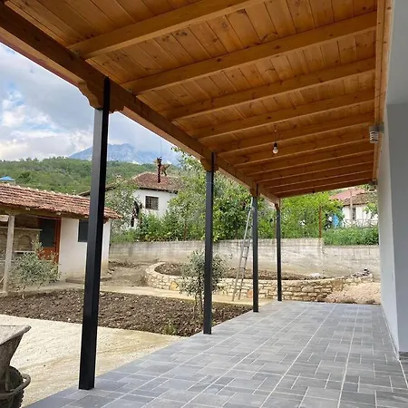 Nahija E Tomorrit Villa *
